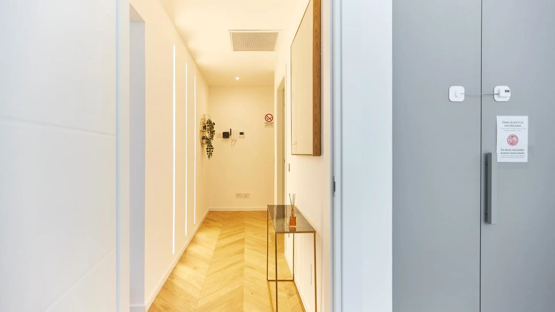 Duomo Cityview Grand Suites Milan 0*,  Italy